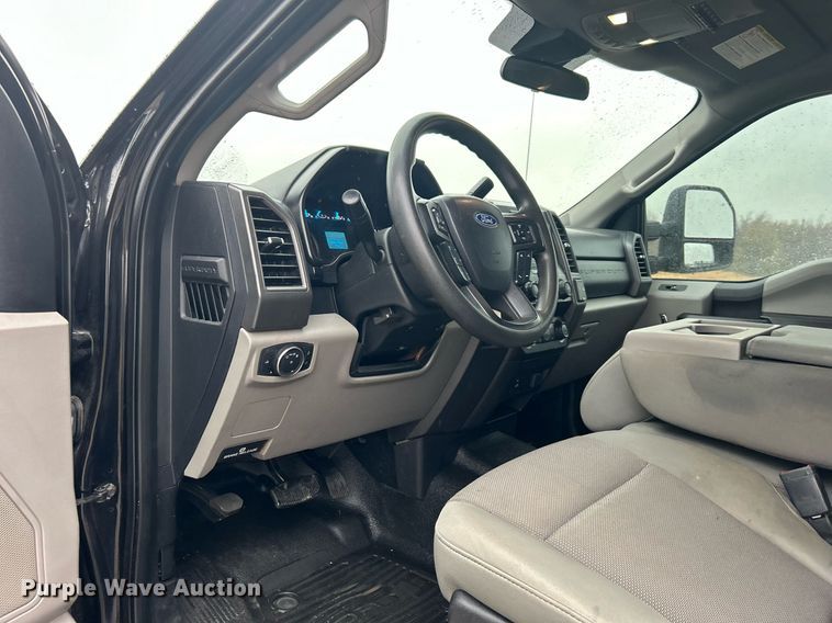 image for item DN0565 2020 Ford F250 Super Duty  Crew Cab pickup truck