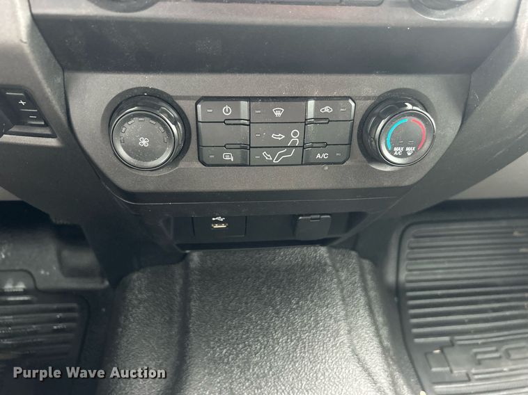 image for item DN0565 2020 Ford F250 Super Duty  Crew Cab pickup truck