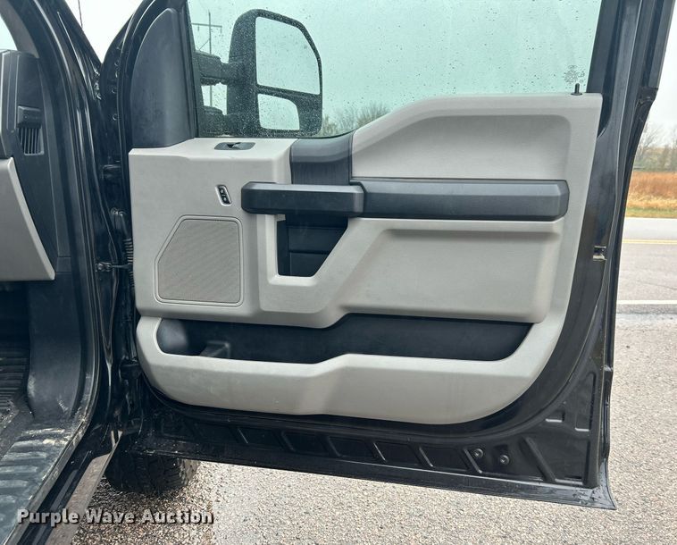 image for item DN0565 2020 Ford F250 Super Duty  Crew Cab pickup truck