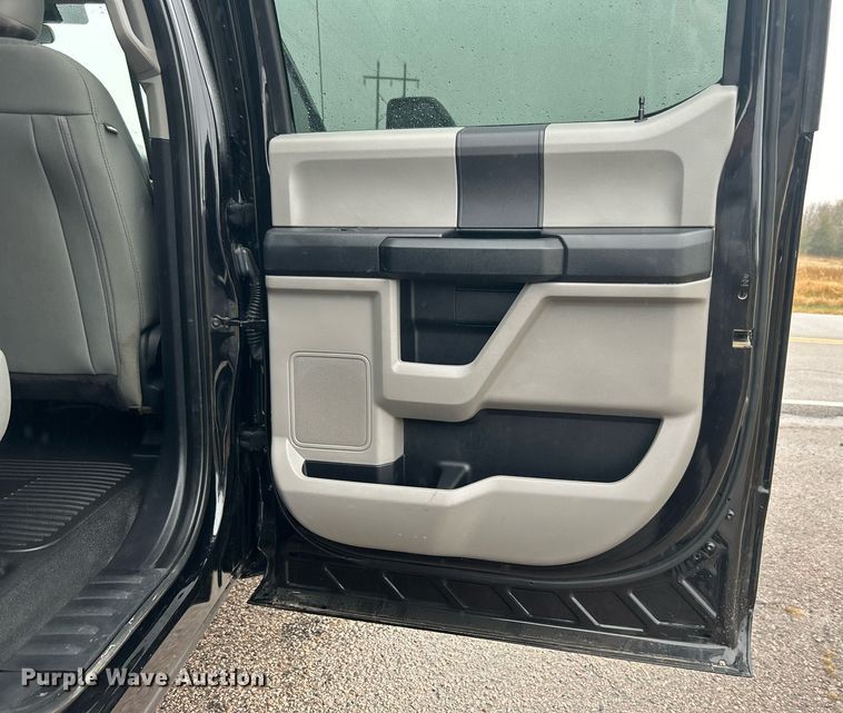 image for item DN0565 2020 Ford F250 Super Duty  Crew Cab pickup truck