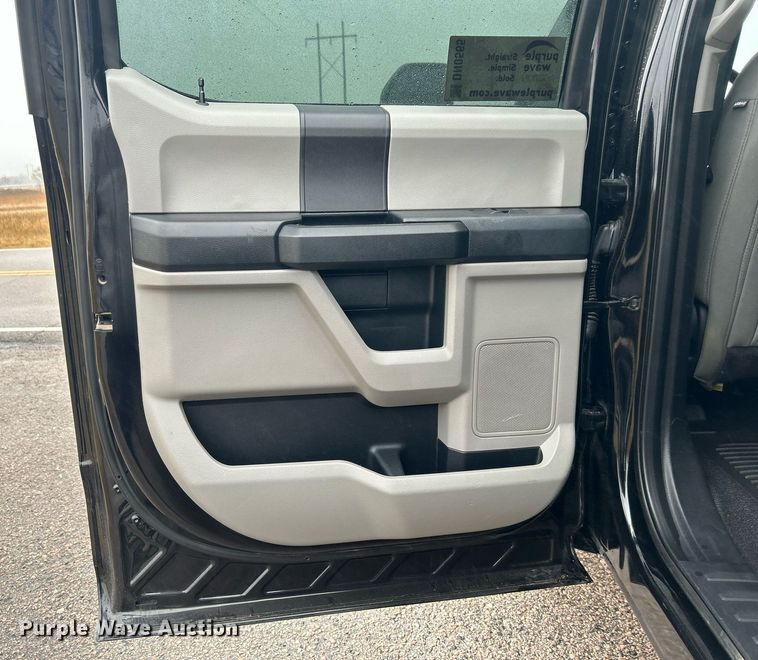 image for item DN0565 2020 Ford F250 Super Duty  Crew Cab pickup truck