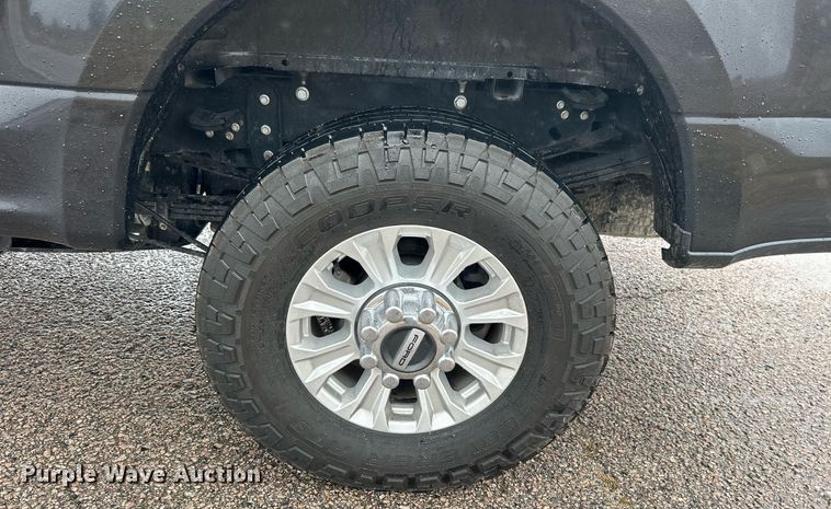 image for item DN0565 2020 Ford F250 Super Duty  Crew Cab pickup truck