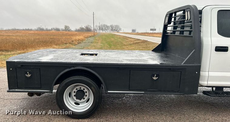 image for item DN0566 2018 Ford F450 Super Duty  Crew Cab flatbed truck