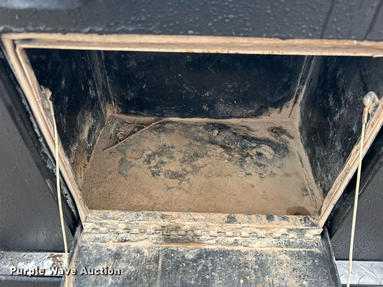 image for item DN0566 2018 Ford F450 Super Duty  Crew Cab flatbed truck