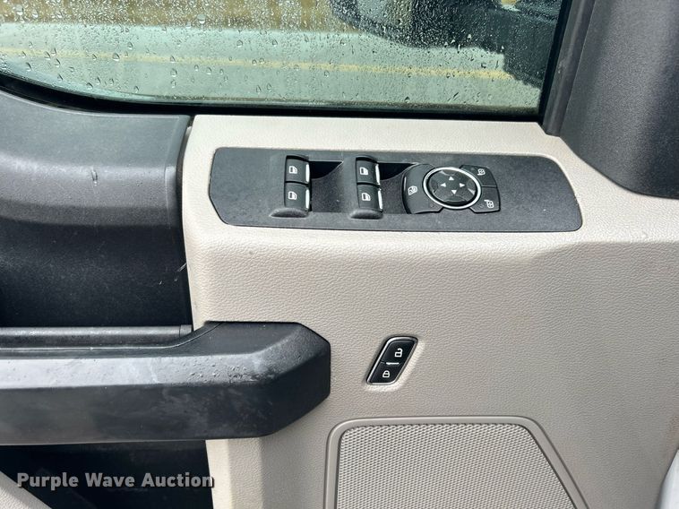 image for item DN0566 2018 Ford F450 Super Duty  Crew Cab flatbed truck