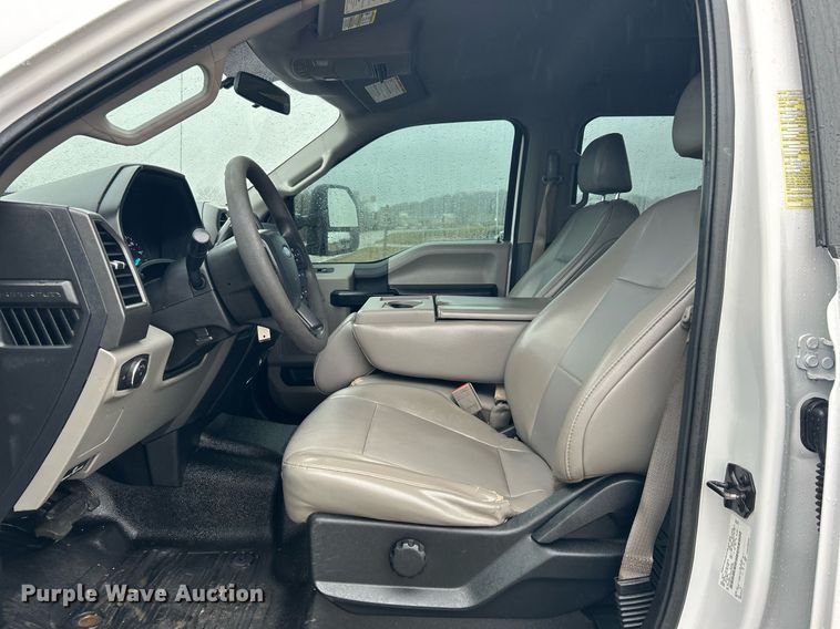 image for item DN0566 2018 Ford F450 Super Duty  Crew Cab flatbed truck