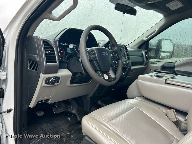 image for item DN0566 2018 Ford F450 Super Duty  Crew Cab flatbed truck