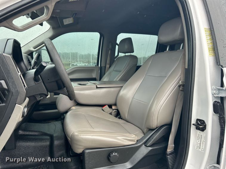 image for item DN0566 2018 Ford F450 Super Duty  Crew Cab flatbed truck