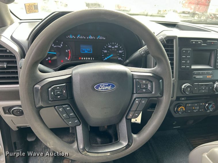 image for item DN0566 2018 Ford F450 Super Duty  Crew Cab flatbed truck