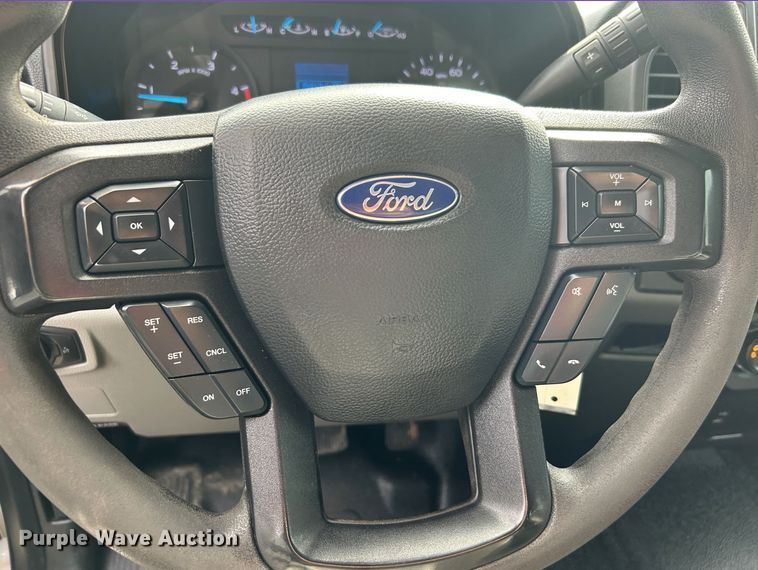 image for item DN0566 2018 Ford F450 Super Duty  Crew Cab flatbed truck