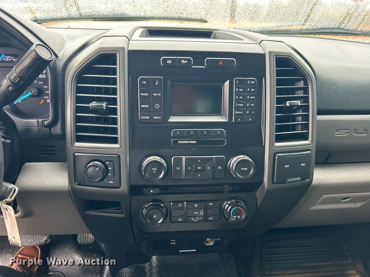 image for item DN0566 2018 Ford F450 Super Duty  Crew Cab flatbed truck