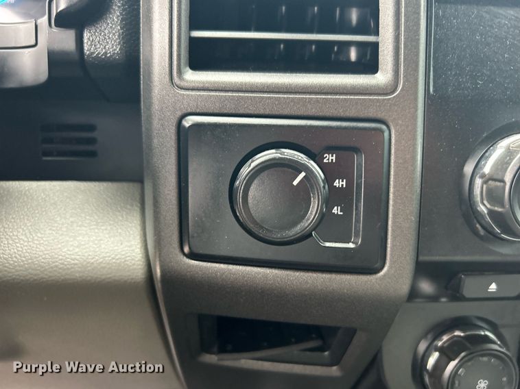 image for item DN0566 2018 Ford F450 Super Duty  Crew Cab flatbed truck