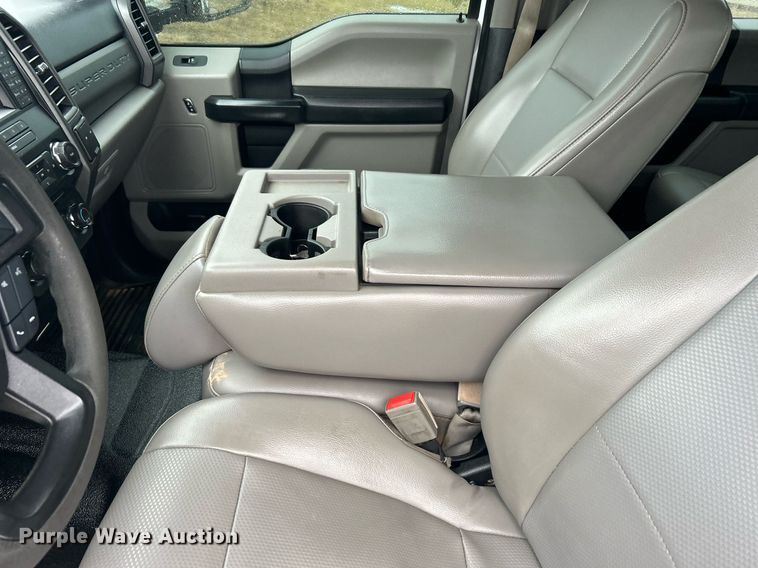 image for item DN0566 2018 Ford F450 Super Duty  Crew Cab flatbed truck