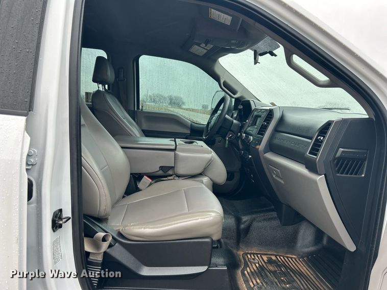 image for item DN0566 2018 Ford F450 Super Duty  Crew Cab flatbed truck