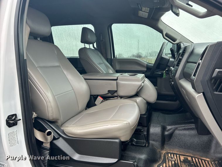 image for item DN0566 2018 Ford F450 Super Duty  Crew Cab flatbed truck