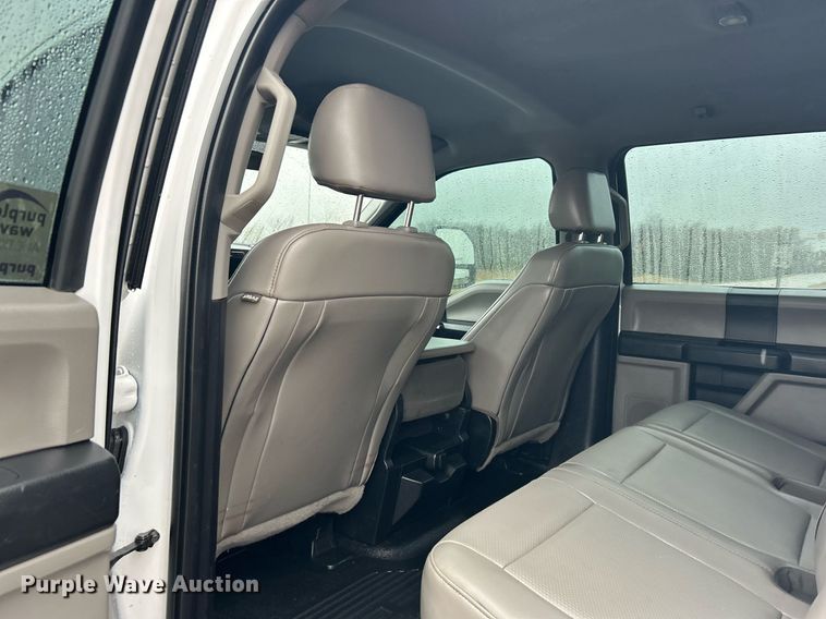 image for item DN0566 2018 Ford F450 Super Duty  Crew Cab flatbed truck