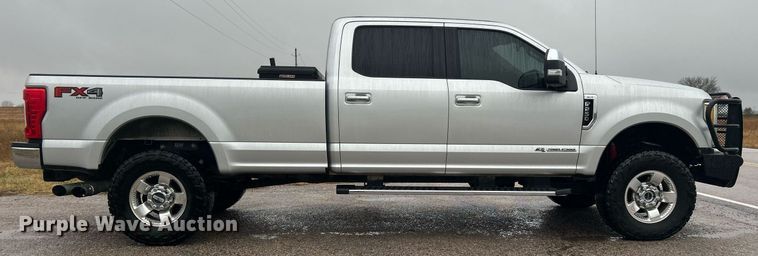 image for item DN0569 2017 Ford F250 Super Duty  Crew Cab pickup truck