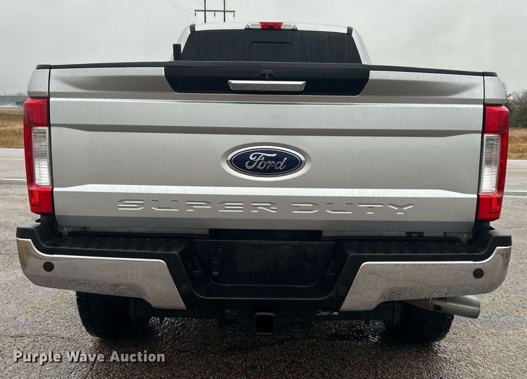 image for item DN0569 2017 Ford F250 Super Duty  Crew Cab pickup truck