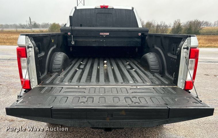 image for item DN0569 2017 Ford F250 Super Duty  Crew Cab pickup truck