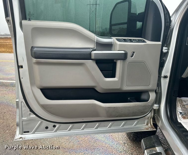 image for item DN0569 2017 Ford F250 Super Duty  Crew Cab pickup truck