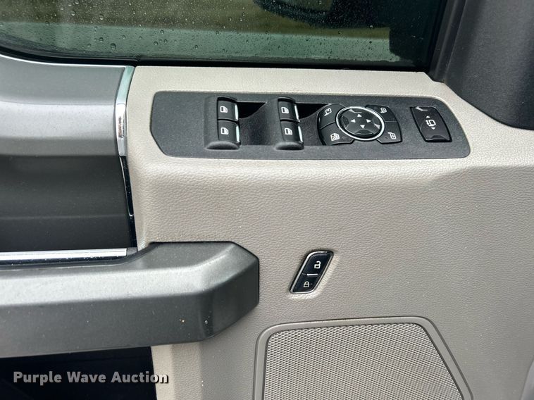 image for item DN0569 2017 Ford F250 Super Duty  Crew Cab pickup truck