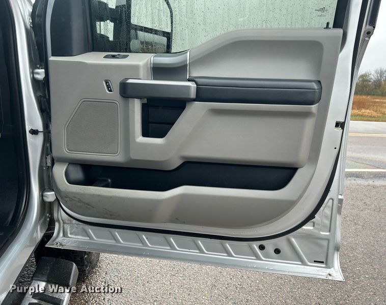 image for item DN0569 2017 Ford F250 Super Duty  Crew Cab pickup truck