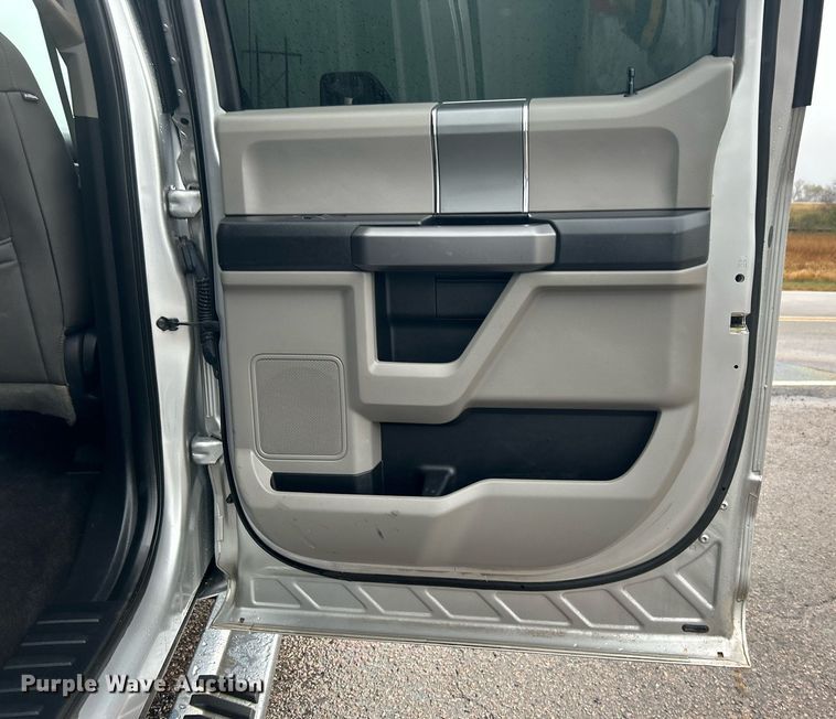 image for item DN0569 2017 Ford F250 Super Duty  Crew Cab pickup truck