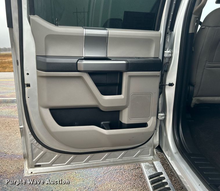 image for item DN0569 2017 Ford F250 Super Duty  Crew Cab pickup truck