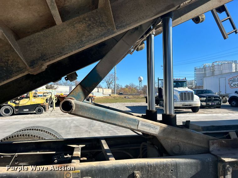 image for item DN0607 2014 Peterbilt 330  dump flatbed truck