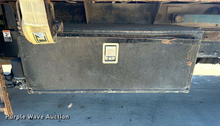 image for item DN0607 2014 Peterbilt 330  dump flatbed truck