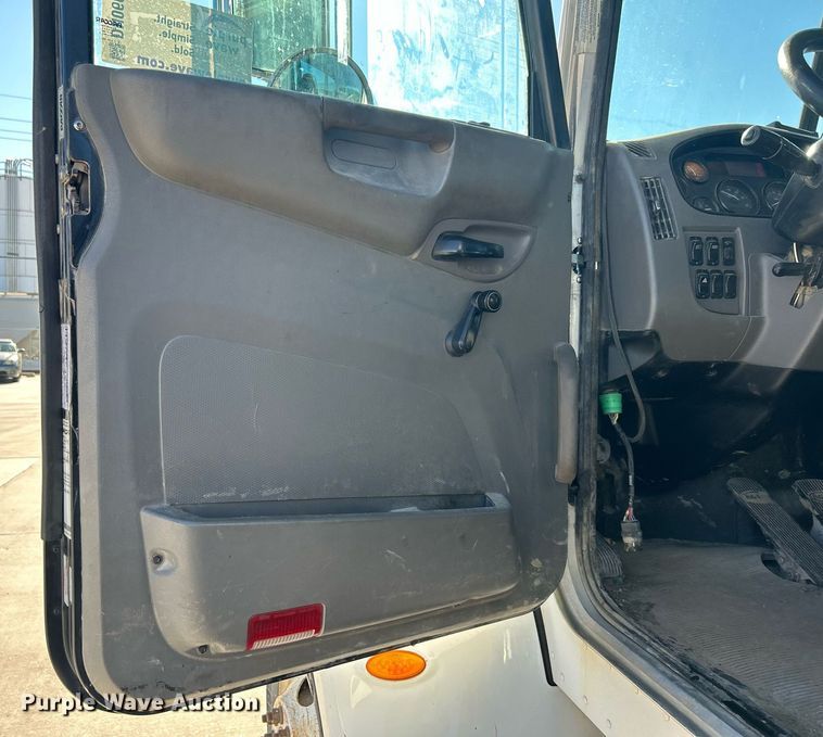 image for item DN0607 2014 Peterbilt 330  dump flatbed truck