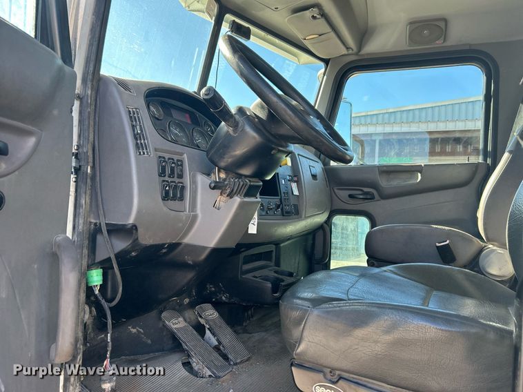 image for item DN0607 2014 Peterbilt 330  dump flatbed truck