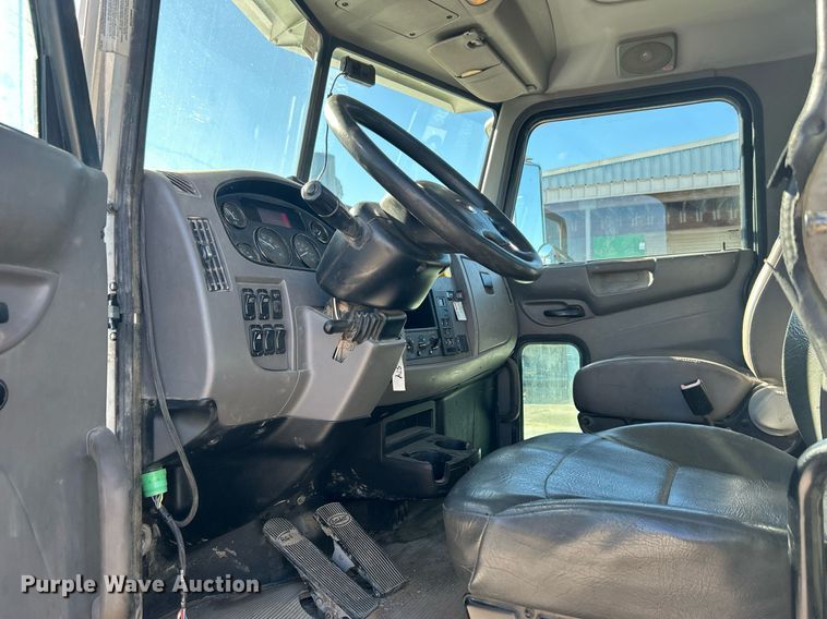 image for item DN0607 2014 Peterbilt 330  dump flatbed truck