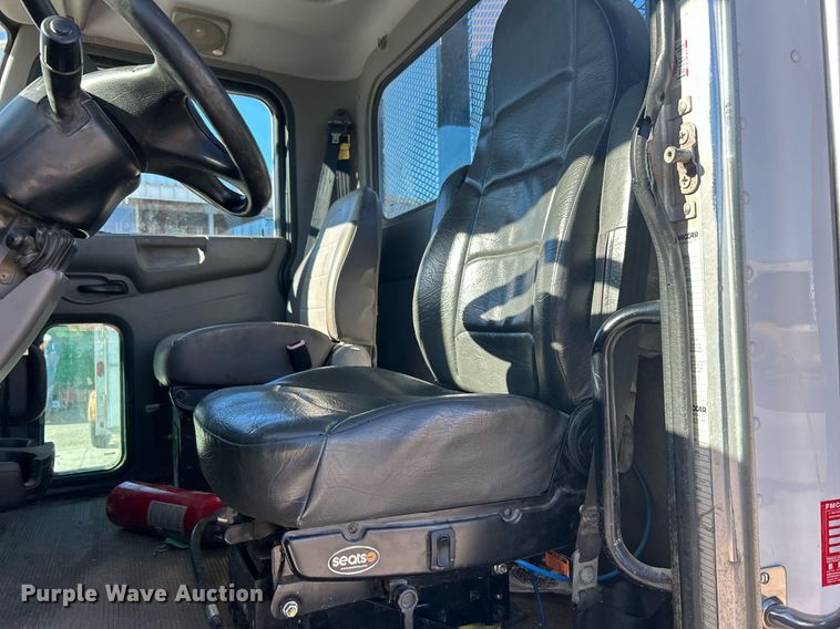 image for item DN0607 2014 Peterbilt 330  dump flatbed truck