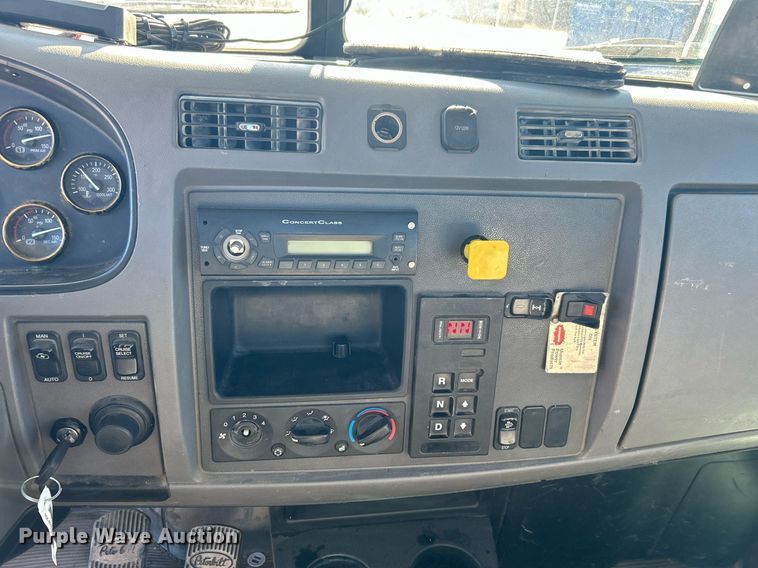 image for item DN0607 2014 Peterbilt 330  dump flatbed truck