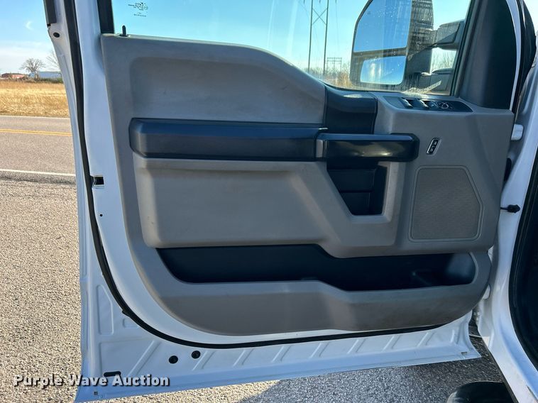 image for item DN0630 2019 Ford F550  Crew Cab flatbed truck