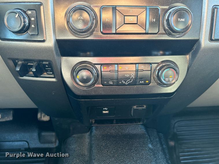 image for item DN0630 2019 Ford F550  Crew Cab flatbed truck