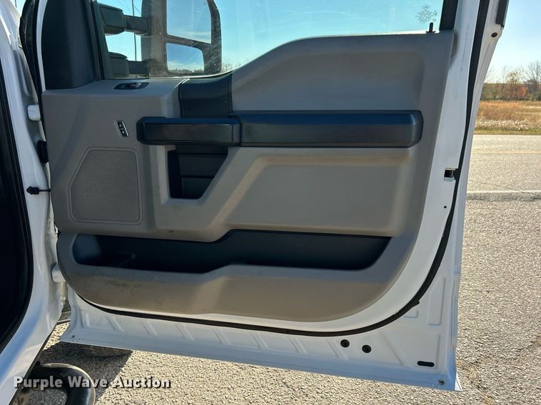 image for item DN0630 2019 Ford F550  Crew Cab flatbed truck