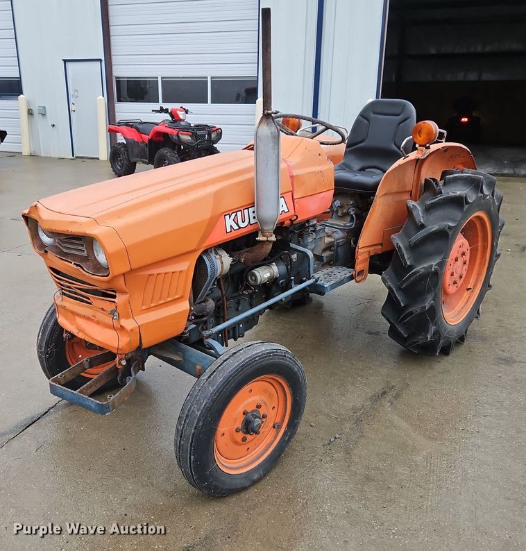 image for item DN7135 Kubota L2601  tractor