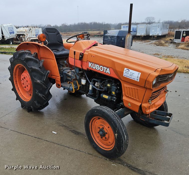 image for item DN7135 Kubota L2601  tractor