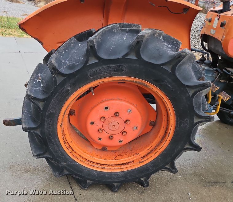 image for item DN7135 Kubota L2601  tractor