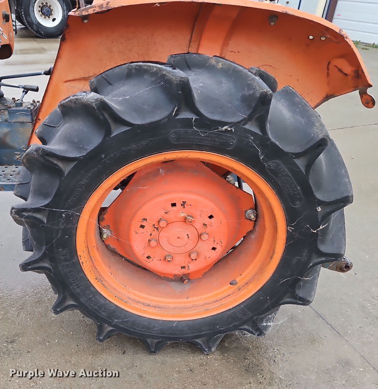 image for item DN7135 Kubota L2601  tractor