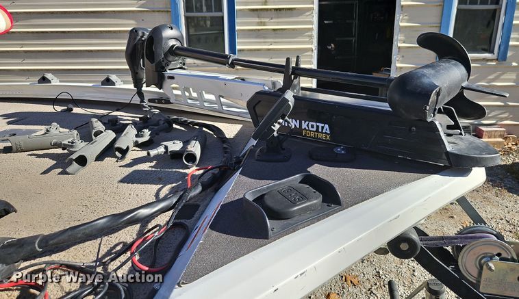 image for item DN7145 2003 Lowe 180W  boat