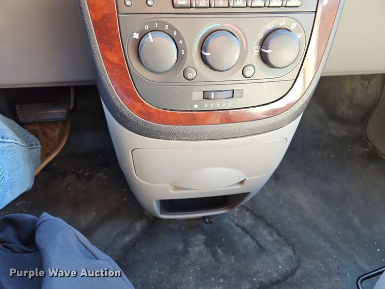 image for item DN7147 2007 Chevrolet Uplander LS  van