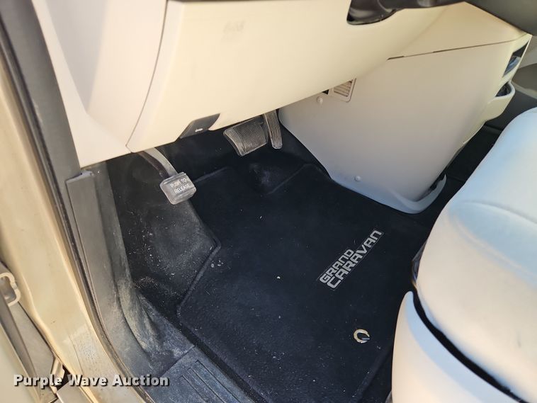 image for item DN7148 2013 Dodge Grand Caravan  van