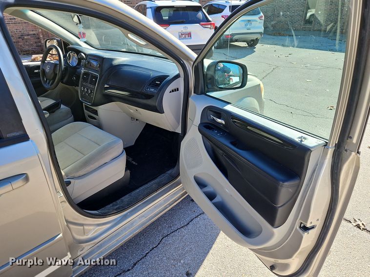 image for item DN7148 2013 Dodge Grand Caravan  van