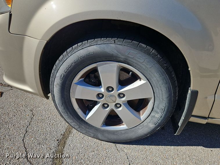 image for item DN7148 2013 Dodge Grand Caravan  van
