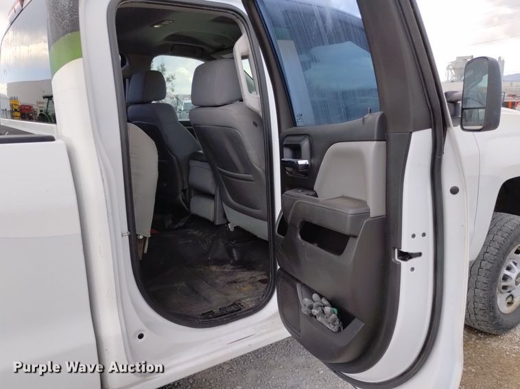 image for item DP3343 2015 Chevrolet Silverado 2500HD  Double Cab pickup truck