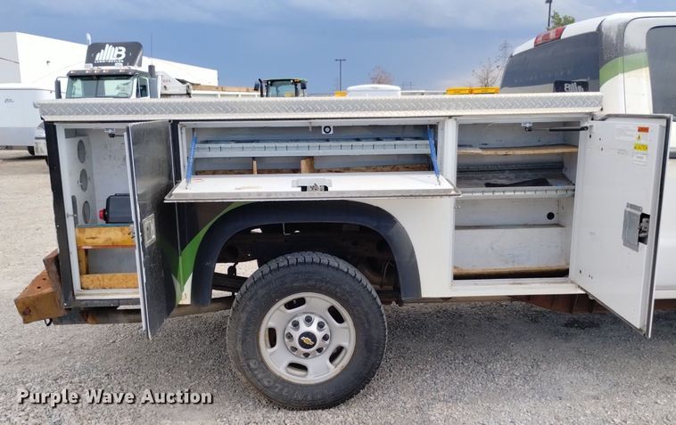 image for item DP3350 2015 Chevrolet Silverado 2500HD  Double Cab utility bed pickup truck