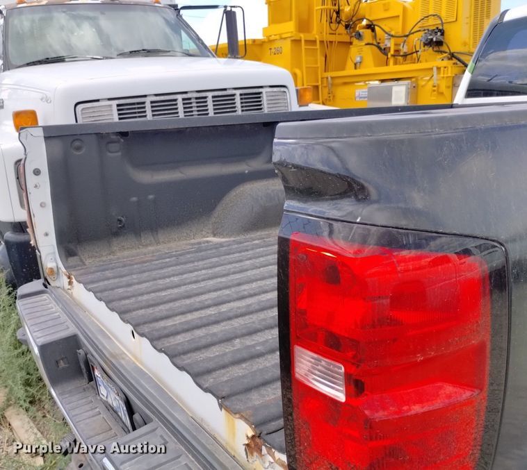 image for item DP3355 2015 Chevrolet Silverado 2500HD  Double Cab pickup truck